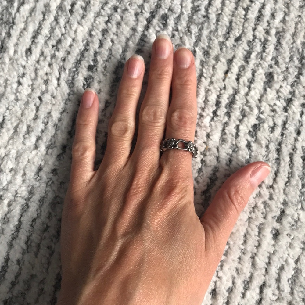 Silver flower ring 🌸